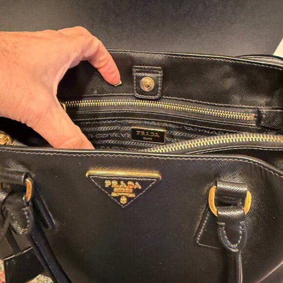Authentic PRADA “Galleria” (Black) Medium Leather Bag Purse Handbag (GORGEOUS!) - Picture 10 of 16